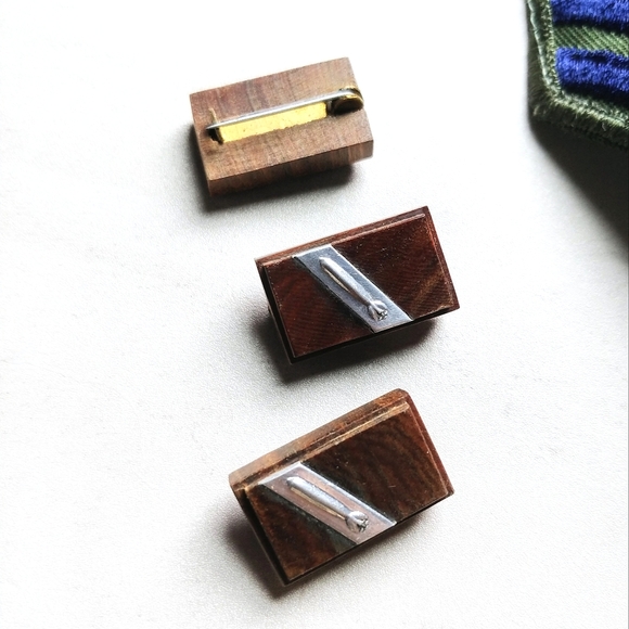 Lot US Military Patriotic Patches, Pins, Medal ~ Air Force Navy Marines Guard - Picture 8 of 8